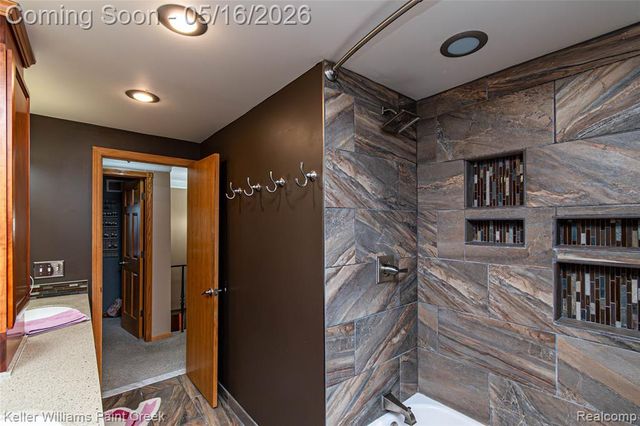 47038 Sarnus Drive, Macomb, MI 48044