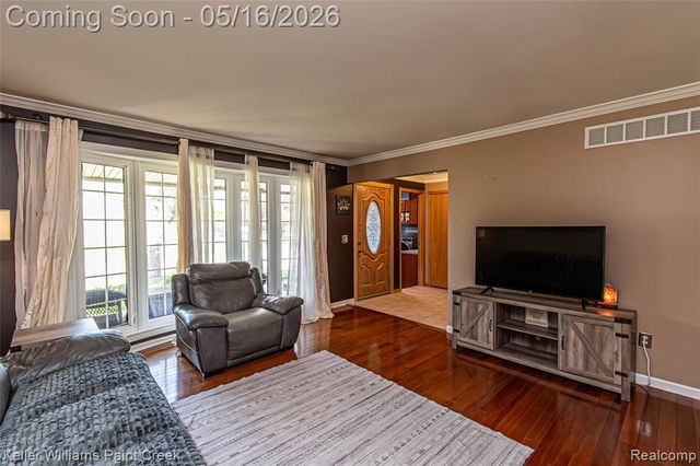 47038 Sarnus Drive, Macomb, MI 48044