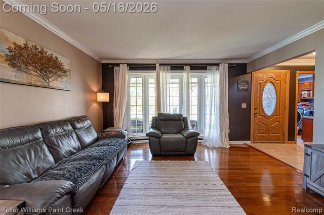 47038 Sarnus Drive, Macomb, MI 48044