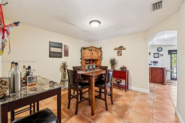 10365 SW 11th Ter 4-9B, Miami, FL 33174