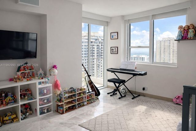 701 Brickell Key Dr. #1611, Miami, FL 33131