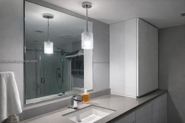 701 Brickell Key Dr. #1611, Miami, FL 33131