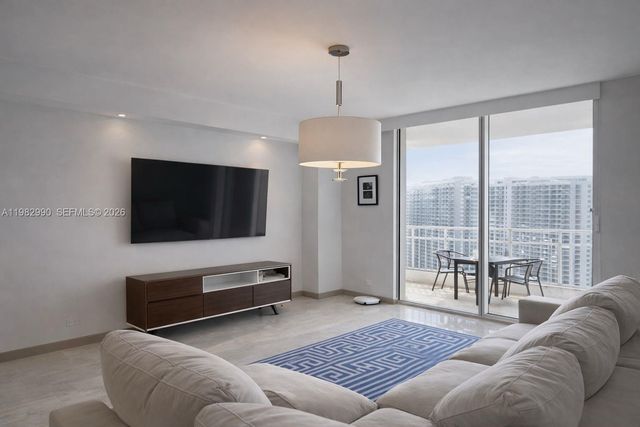 701 Brickell Key Dr. #1611, Miami, FL 33131
