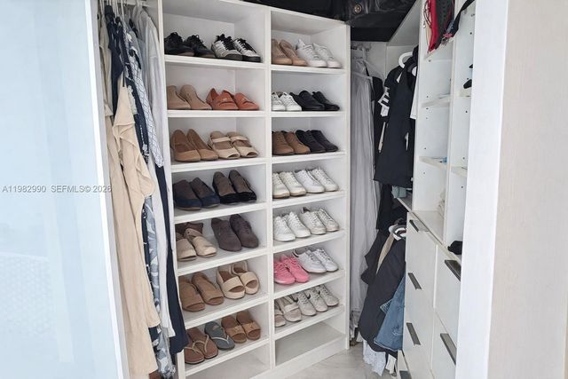 701 Brickell Key Dr. #1611, Miami, FL 33131