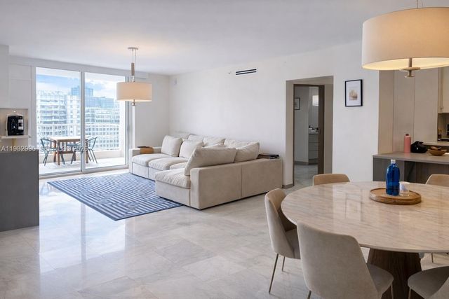 701 Brickell Key Dr. #1611, Miami, FL 33131