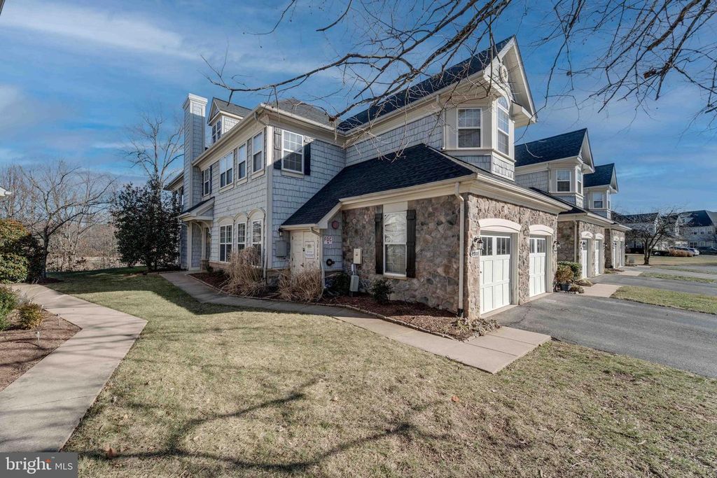 13810 GREENDALE DR, Woodbridge, VA 22191