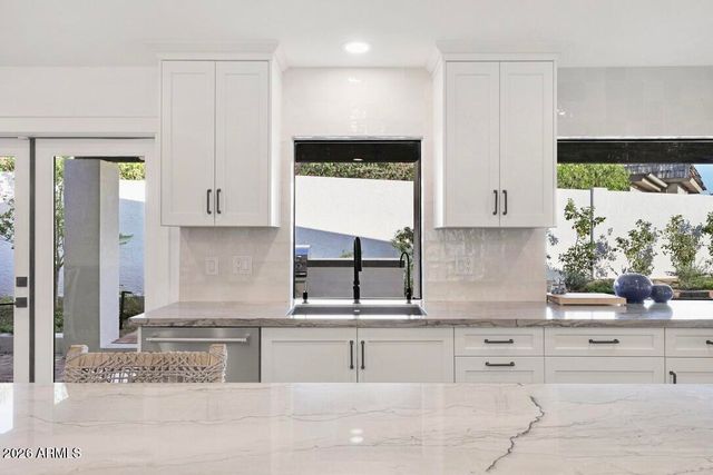 2221 E Nicolet Avenue, Phoenix, AZ 85020