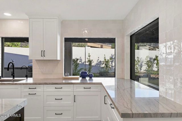2221 E Nicolet Avenue, Phoenix, AZ 85020