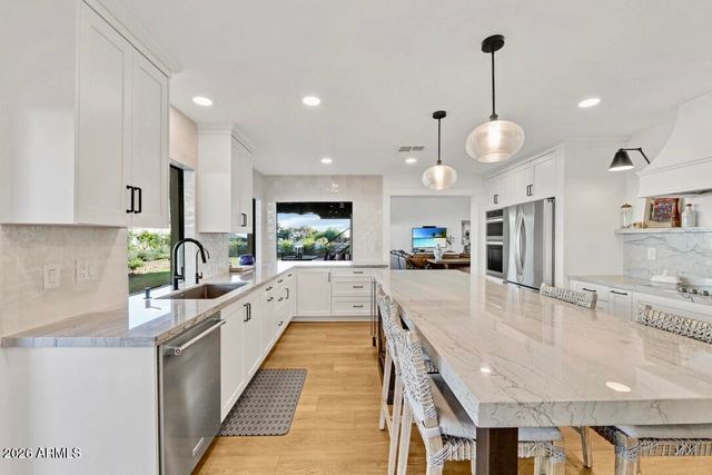 2221 E Nicolet Avenue, Phoenix, AZ 85020