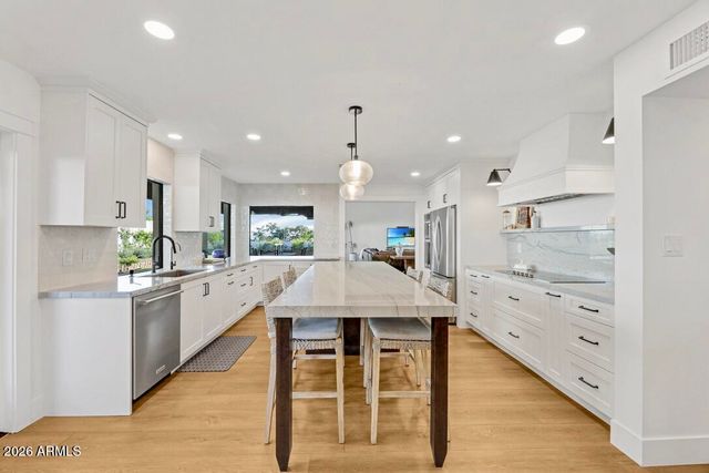 2221 E Nicolet Avenue, Phoenix, AZ 85020