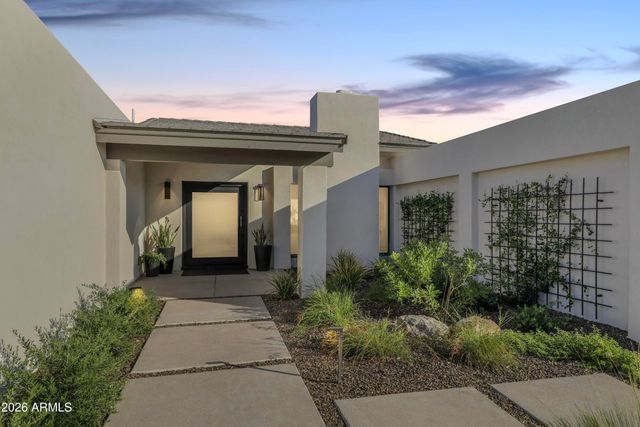 2221 E Nicolet Avenue, Phoenix, AZ 85020