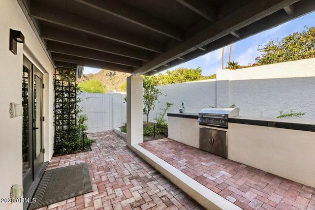 2221 E Nicolet Avenue, Phoenix, AZ 85020