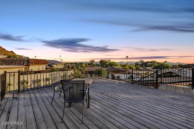2221 E Nicolet Avenue, Phoenix, AZ 85020