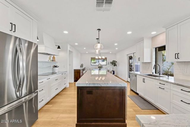 2221 E Nicolet Avenue, Phoenix, AZ 85020