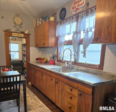 134 N AVENUE D, Canton, IL 61520