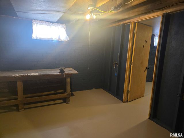 134 N AVENUE D, Canton, IL 61520