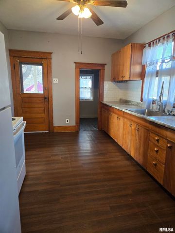 134 N AVENUE D, Canton, IL 61520