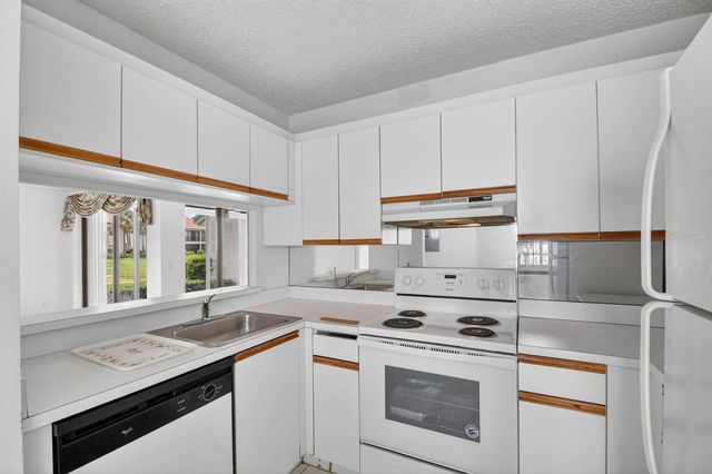 5395 Firenze Drive B, Boynton Beach, FL 33437