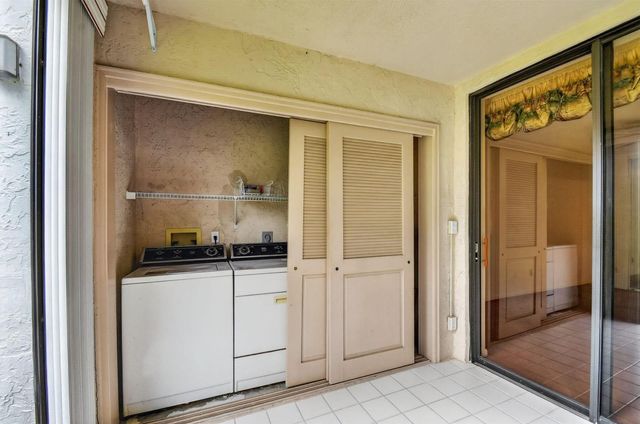 5395 Firenze Drive B, Boynton Beach, FL 33437