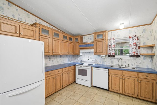 139 Meadow Creek DR, Bastrop, TX 78602