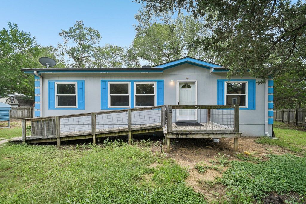 139 Meadow Creek DR, Bastrop, TX 78602