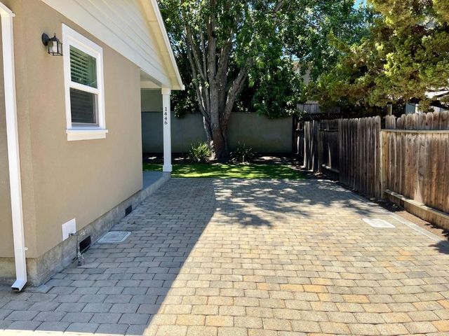 1444 Kentfield Avenue, Redwood City, CA 94061