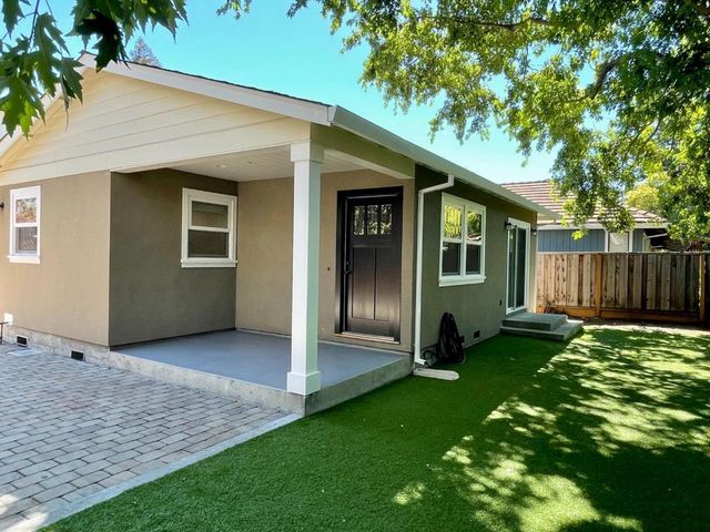 1444 Kentfield Avenue, Redwood City, CA 94061