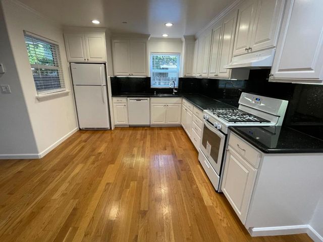 1444 Kentfield Avenue, Redwood City, CA 94061