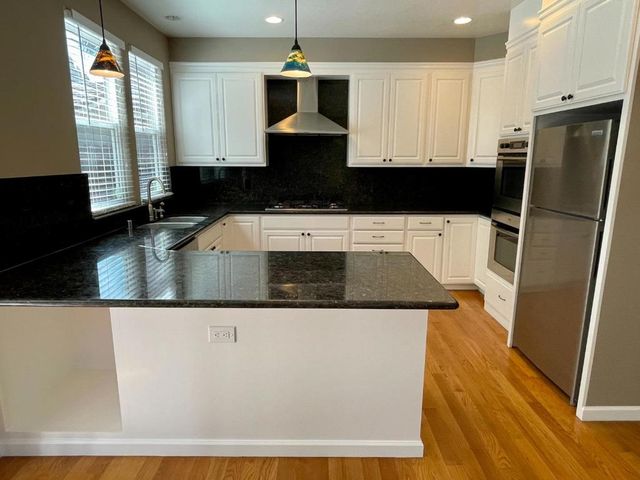 1444 Kentfield Avenue, Redwood City, CA 94061