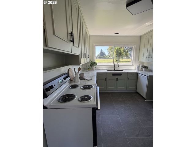 775 HOWARD Ave, Eugene, OR 97404