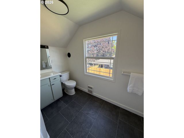 775 HOWARD Ave, Eugene, OR 97404