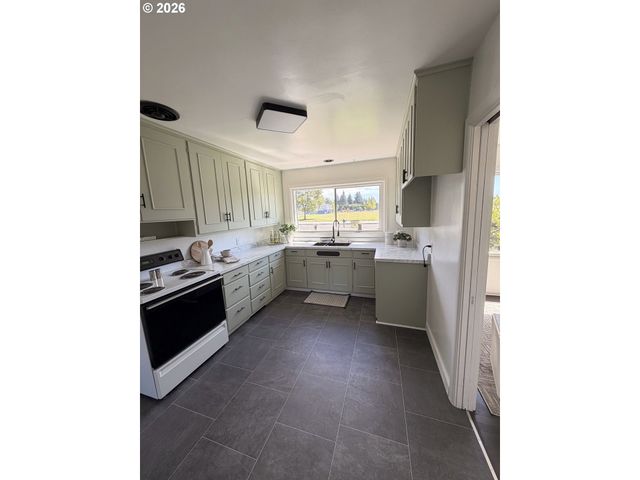 775 HOWARD Ave, Eugene, OR 97404