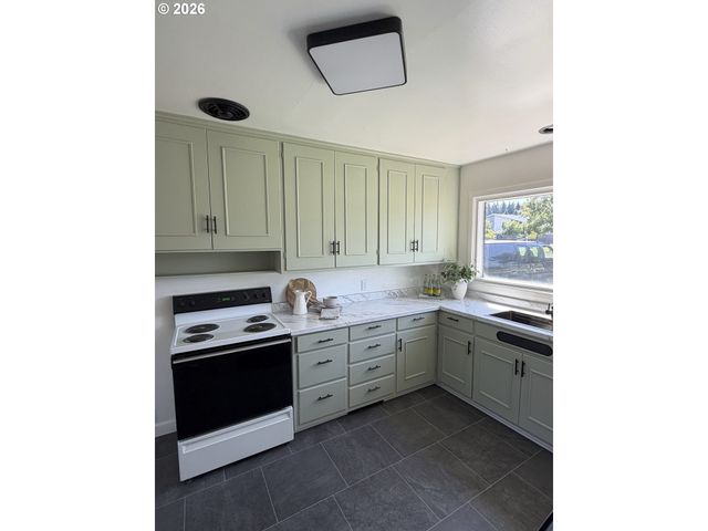775 HOWARD Ave, Eugene, OR 97404