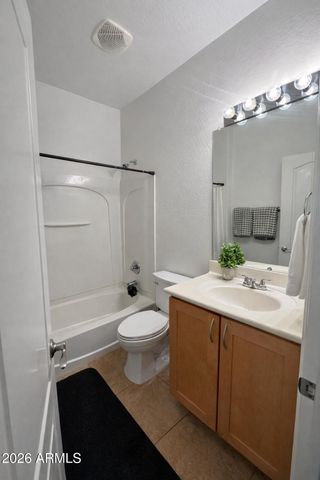 2264 E HUNTINGTON Drive, Phoenix, AZ 85040