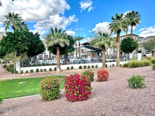 2264 E HUNTINGTON Drive, Phoenix, AZ 85040