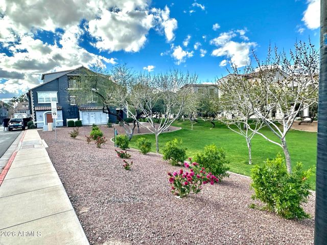 2264 E HUNTINGTON Drive, Phoenix, AZ 85040