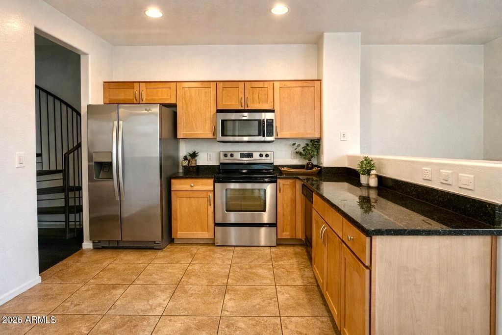 2264 E HUNTINGTON Drive, Phoenix, AZ 85040