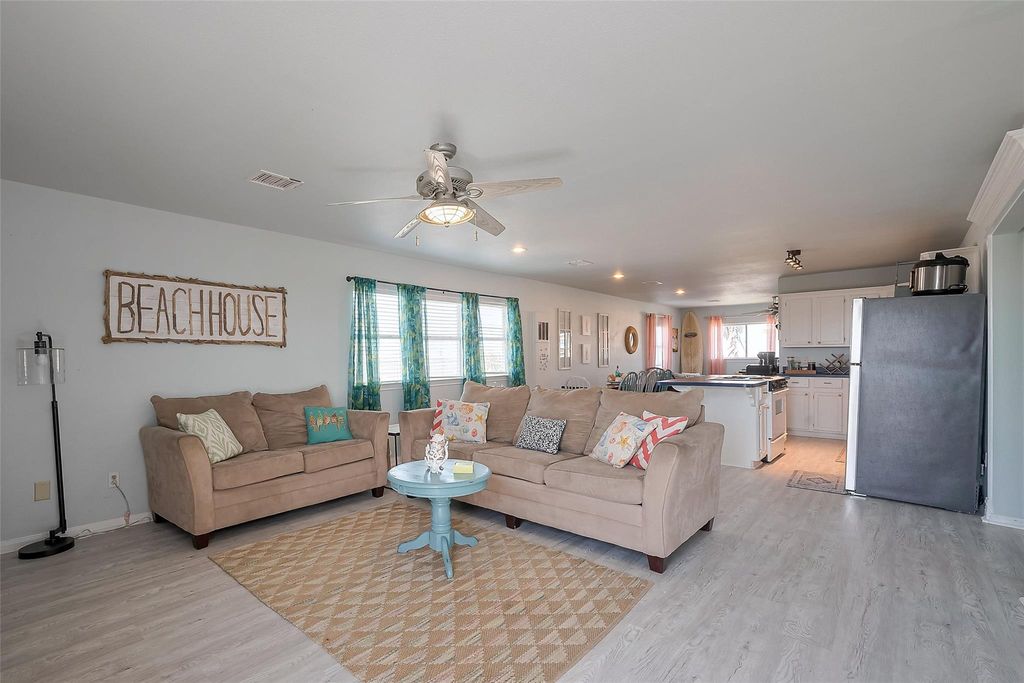 510 Oyster Street, Surfside Beach, TX 77541