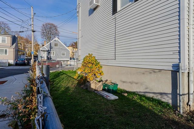 27 Silver Road 27, Everett, MA 02149