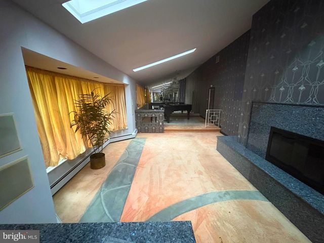 500 MARTIN LN, Dresher, PA 19025