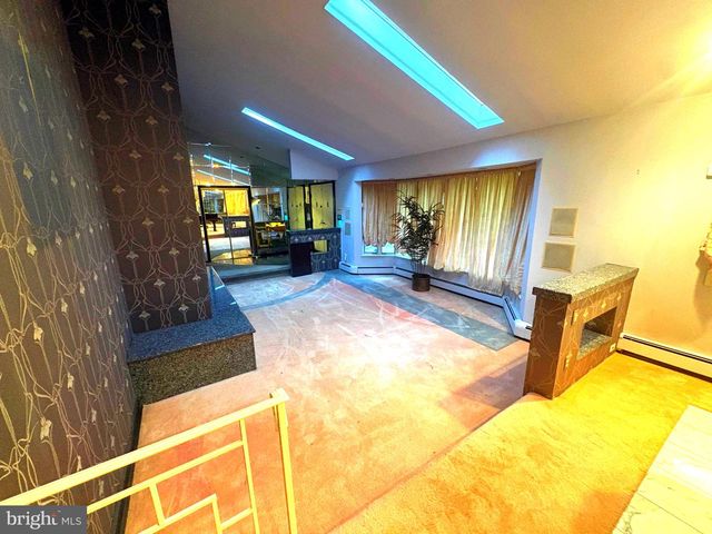 500 MARTIN LN, Dresher, PA 19025