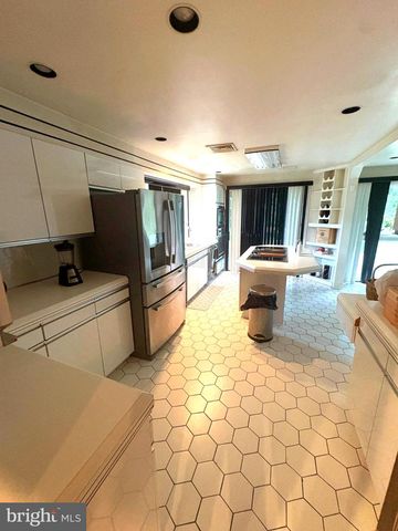 500 MARTIN LN, Dresher, PA 19025