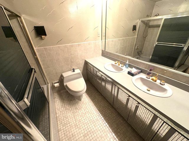 500 MARTIN LN, Dresher, PA 19025