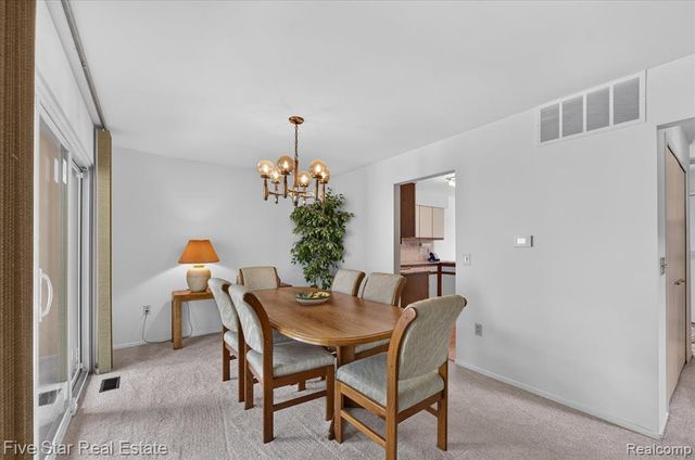 5610 Hillcrest Circle, West Bloomfield, MI 48322