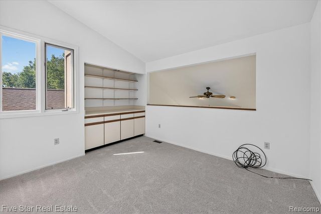 5610 Hillcrest Circle, West Bloomfield, MI 48322