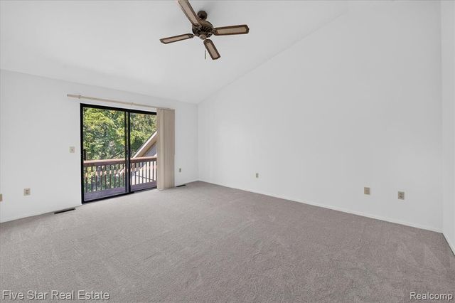 5610 Hillcrest Circle, West Bloomfield, MI 48322