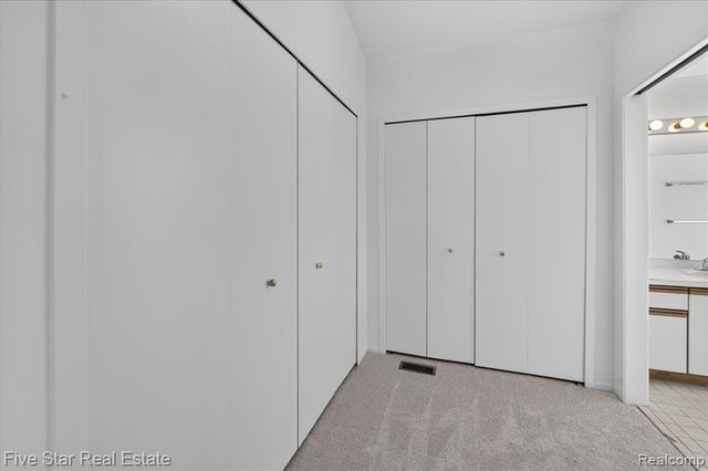 5610 Hillcrest Circle, West Bloomfield, MI 48322