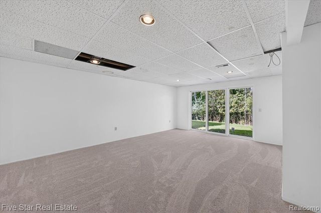 5610 Hillcrest Circle, West Bloomfield, MI 48322