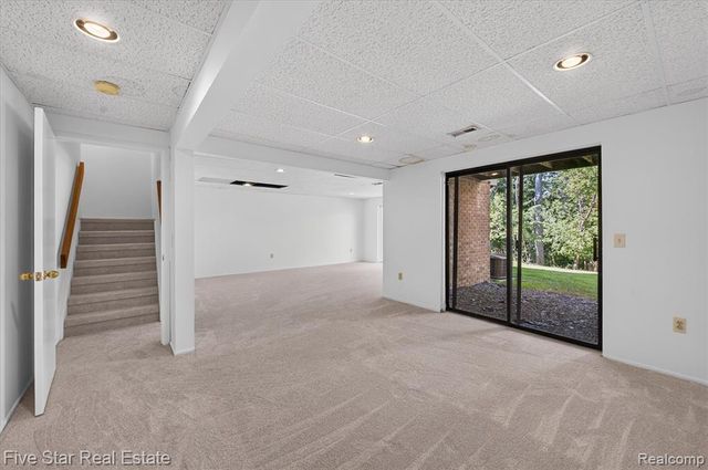 5610 Hillcrest Circle, West Bloomfield, MI 48322