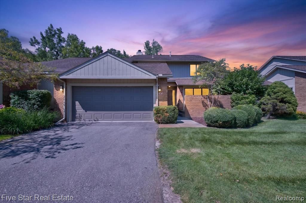 5610 Hillcrest Circle, West Bloomfield, MI 48322